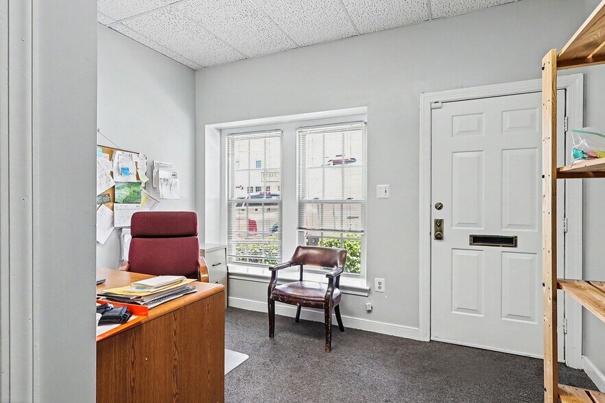 More Photos Of 8407 Richmond Hwy, Alexandria Storefront For Sale