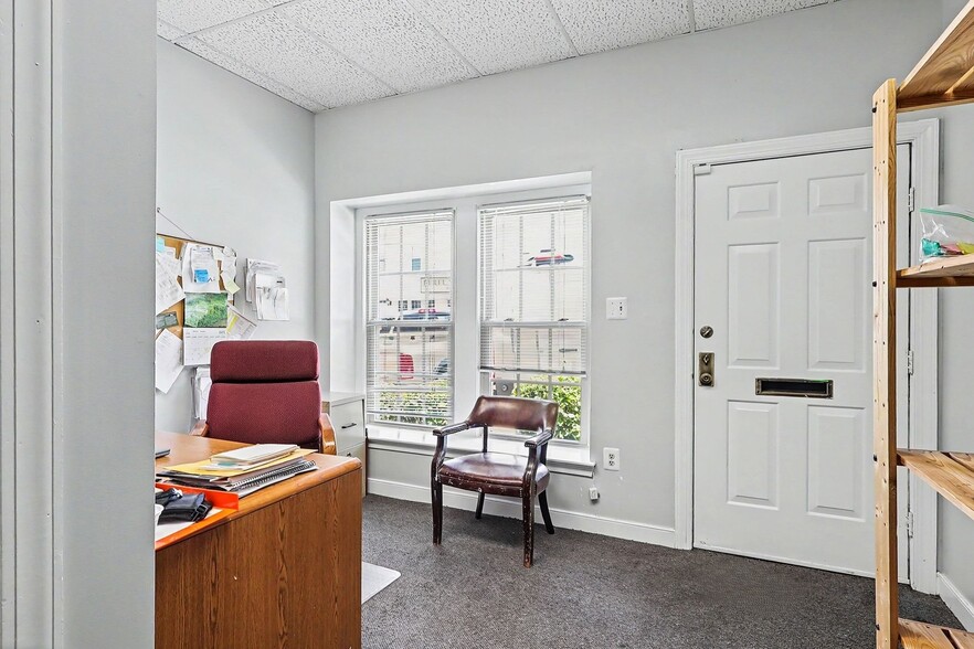 More Photos Of 8407 Richmond Hwy, Alexandria Storefront For Sale