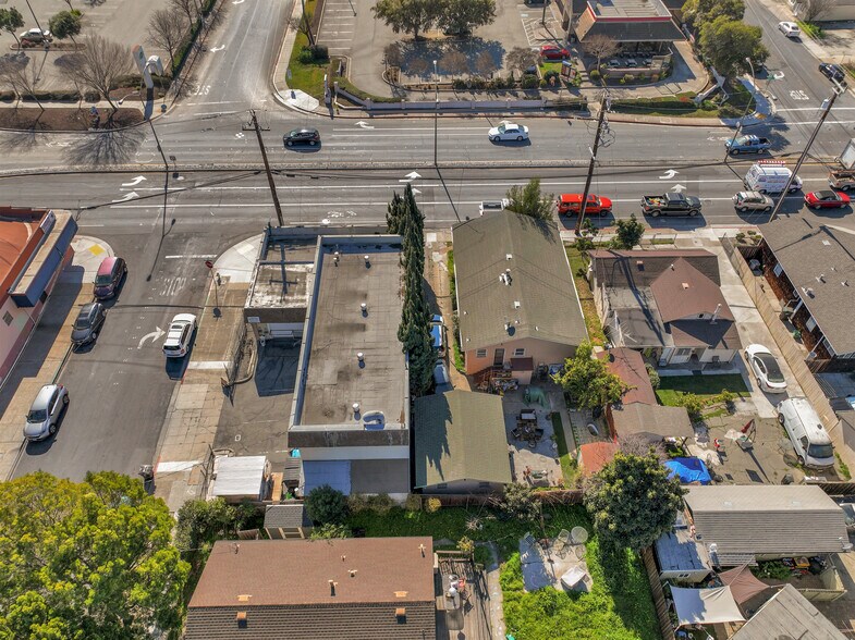 More Photos Of 2127 Middlefield Rd, Redwood City Industrial For Sale