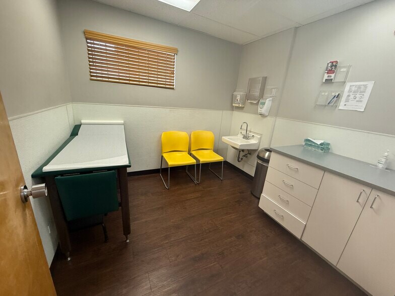 More Photos Of 4700 N 51st Ave, Phoenix Medical For Sale