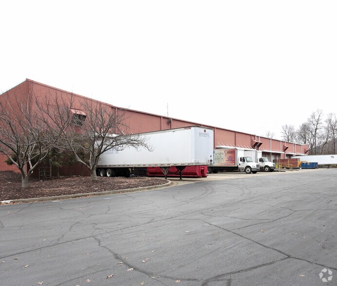 More Photos Of 1225 Kennestone Cir, Marietta Warehouse For Lease