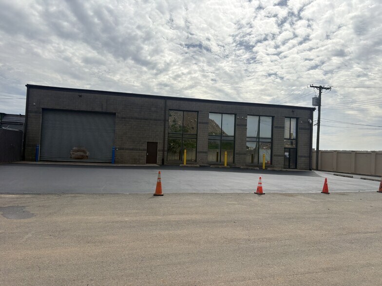 More Photos Of 436 Spencer St, Staten Island Warehouse For Sale