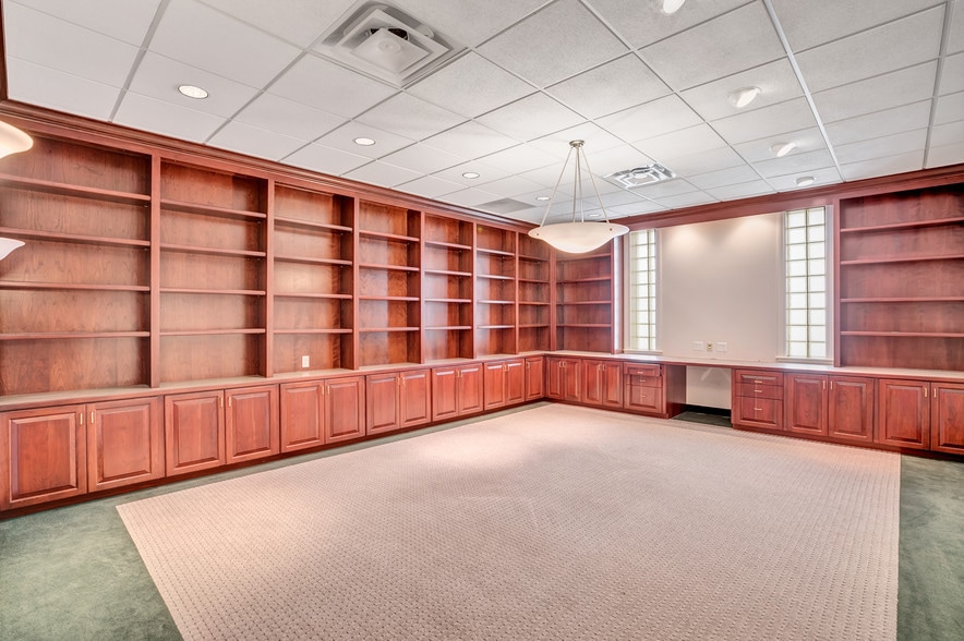 More Photos Of 437 N Magnolia Ave, Orlando Loft Creative Space For Sale