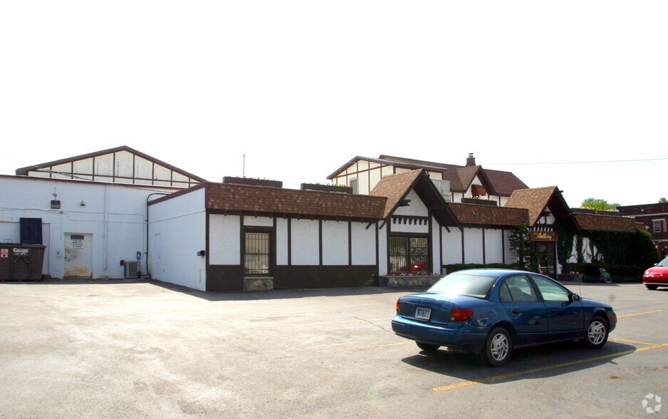 More Photos Of 809 E Michigan Ave, Lansing General Retail For Sale