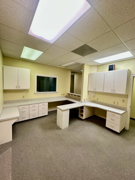 More Photos Of 5800 Ridgewood Rd, Jackson Medical For Sale