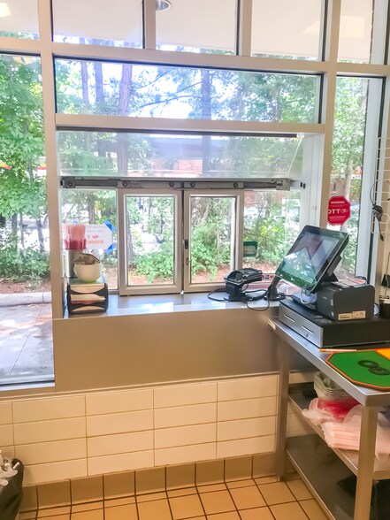 More Photos Of 3085 College Park Dr, The Woodlands Freestanding For Lease