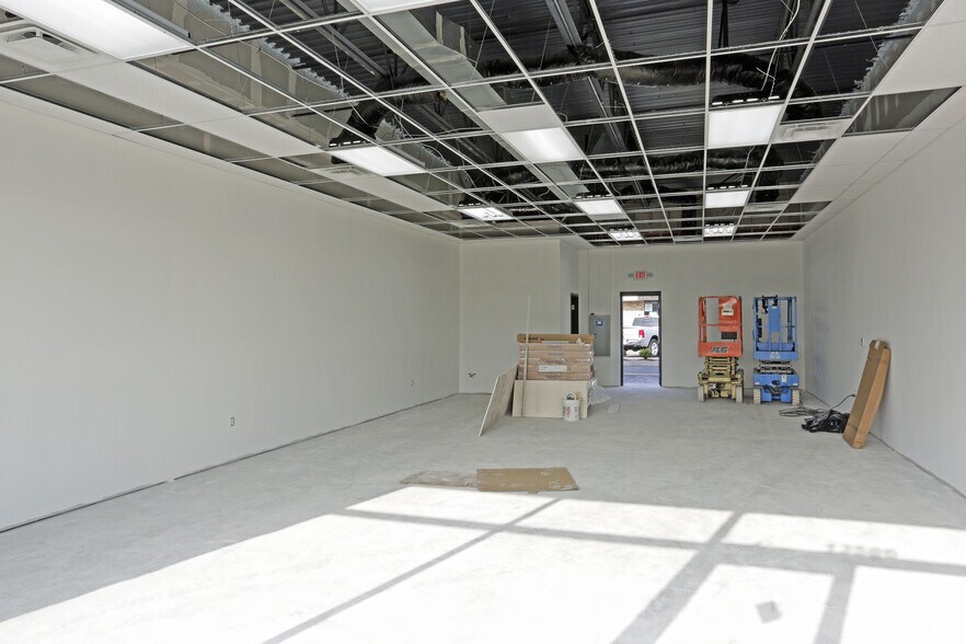 More Photos Of 13582-13588 E 14 Mile Rd, Warren Freestanding For Lease