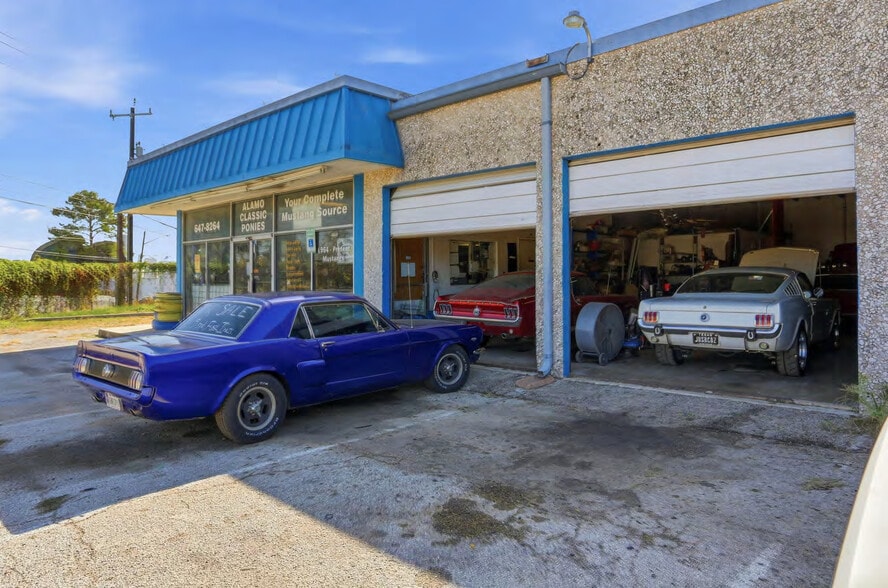 More Photos Of 1403 Fredericksburg Rd, San Antonio Auto Repair For Sale