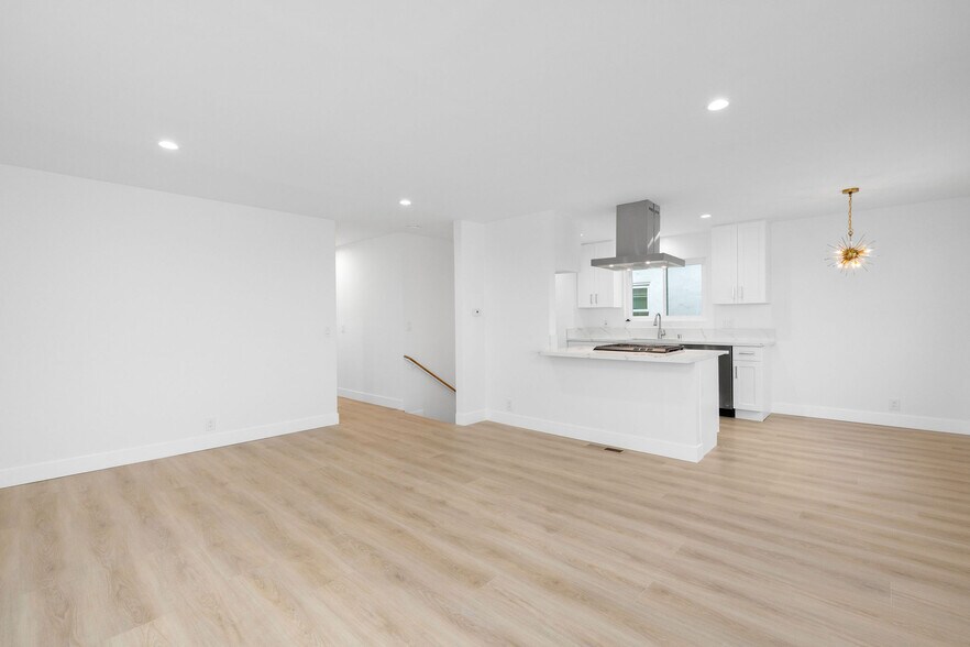 More Photos Of 217 43rd St, Manhattan Beach Apartments For Sale