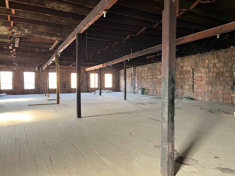 More Photos Of 1813 3rd Ave S, Birmingham Flex For Sale