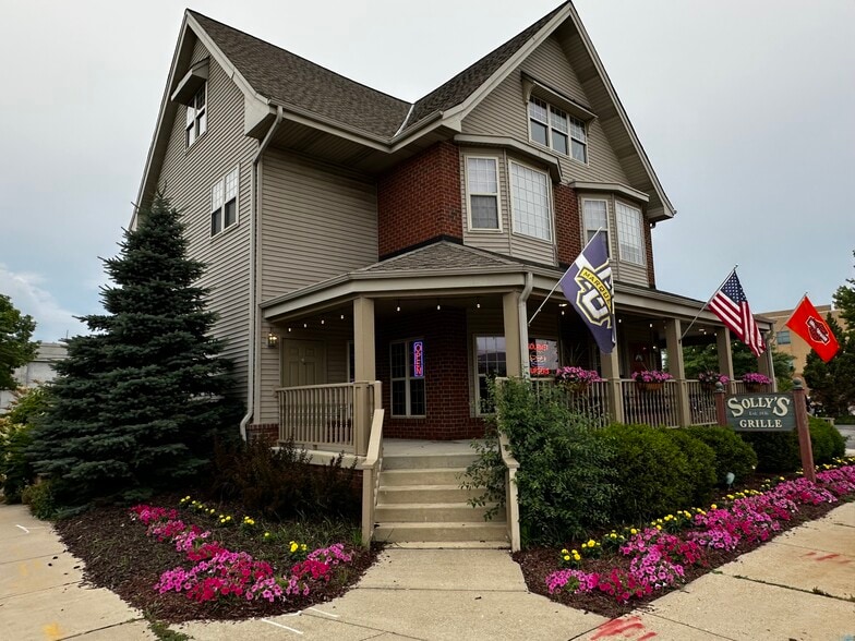 Primary Photo Of 4629 N Port Washington Rd, Milwaukee Restaurant For Sale