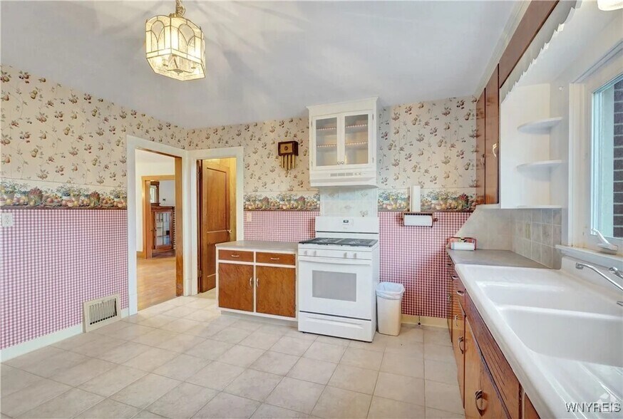 More Photos Of 11725 Big Tree Rd, East Aurora Flex For Sale