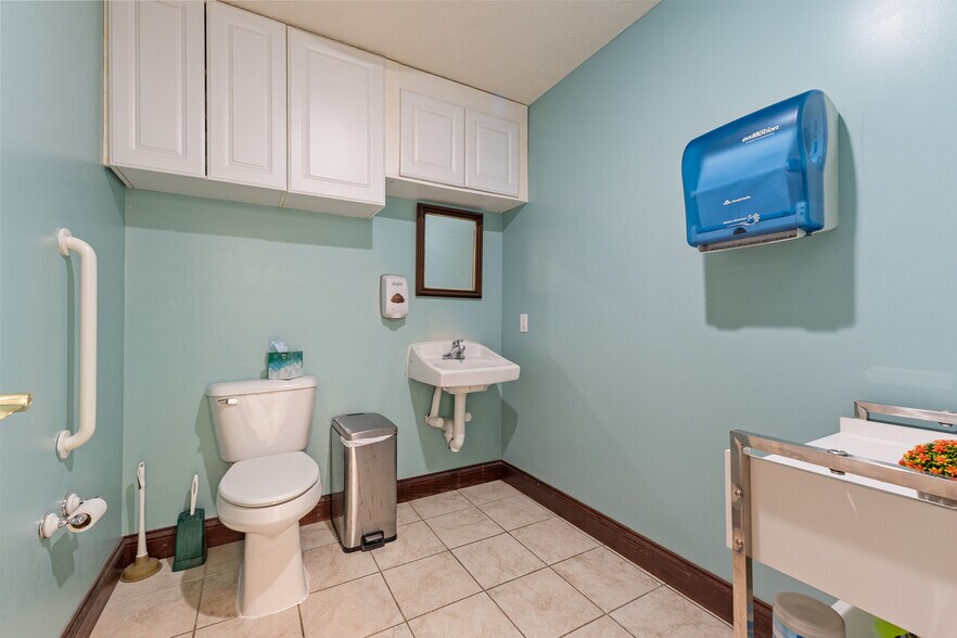 More Photos Of 5555 Us-60 E, Huntington Office For Sale