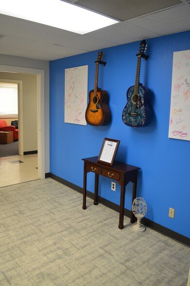 More Photos Of 6125 Airport Fwy, Haltom City Office For Lease