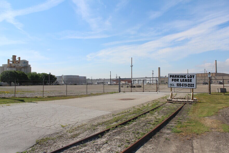 More Photos Of State and 9th St, Green Bay Land For Lease