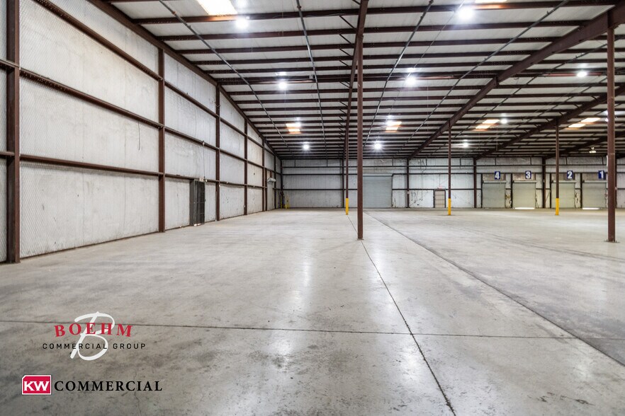 More Photos Of 100 Lupita Cir, Del Rio Distribution For Sale