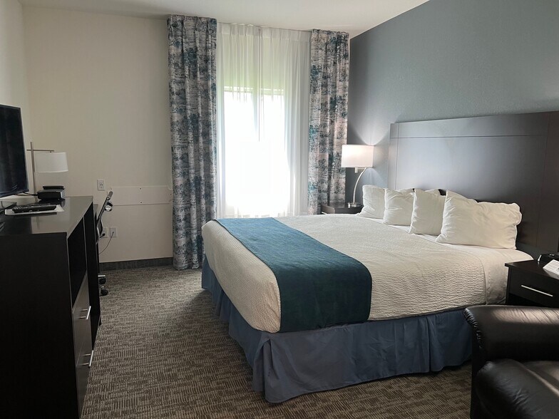 More Photos Of 711 Commercial Ave, Eagle Grove Hotel For Sale