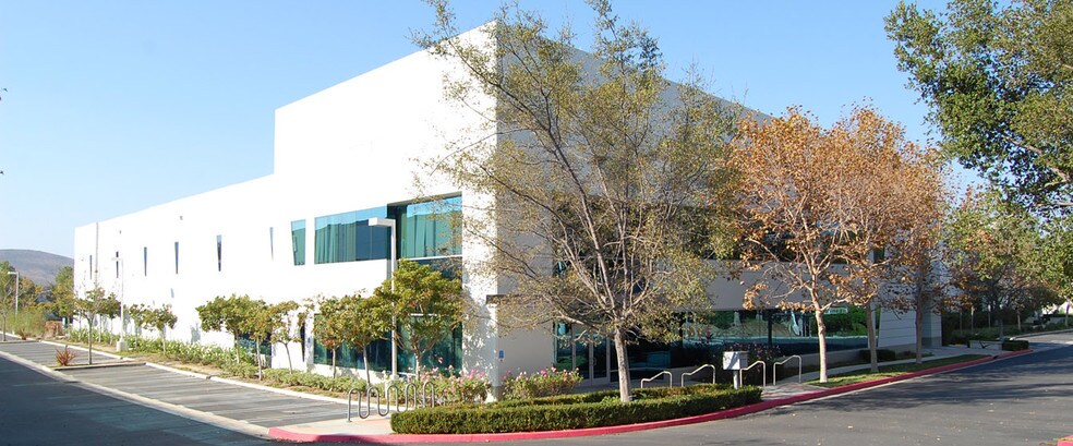 More Photos Of 130 W Cochran St, Simi Valley Distribution For Lease