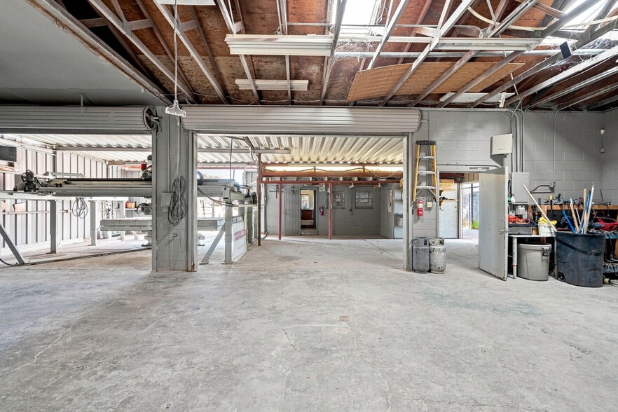 More Photos Of 3835 E Technical Dr, Tucson Warehouse For Lease