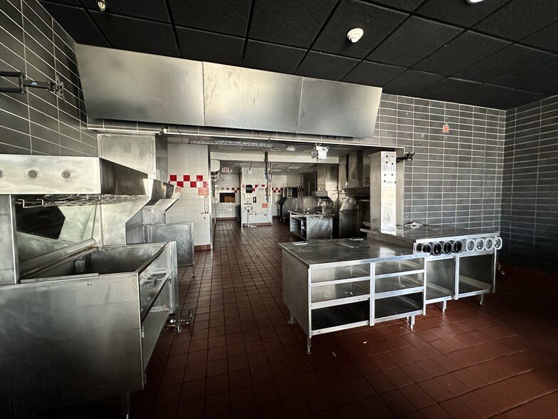 More Photos Of 3850 Veterans Memorial Hwy, Bohemia Fast Food For Lease