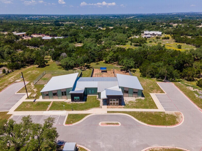 More Photos Of 1410 Live Oak Rd, Leander Showroom For Sale