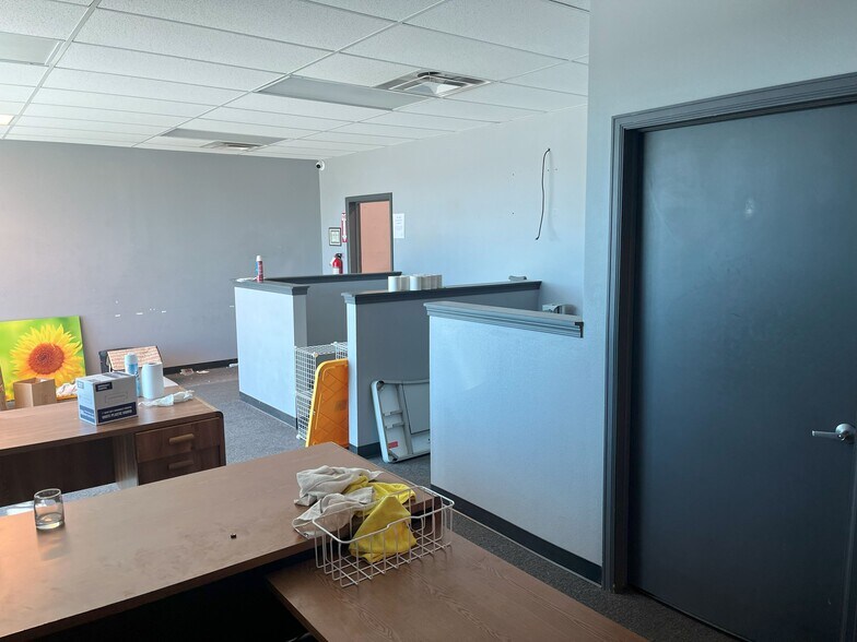 More Photos Of 4759 Town Center Dr, Colorado Springs Warehouse For Lease