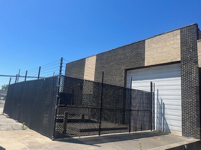 More Photos Of 7459 W 79th St, Bridgeview Warehouse For Lease