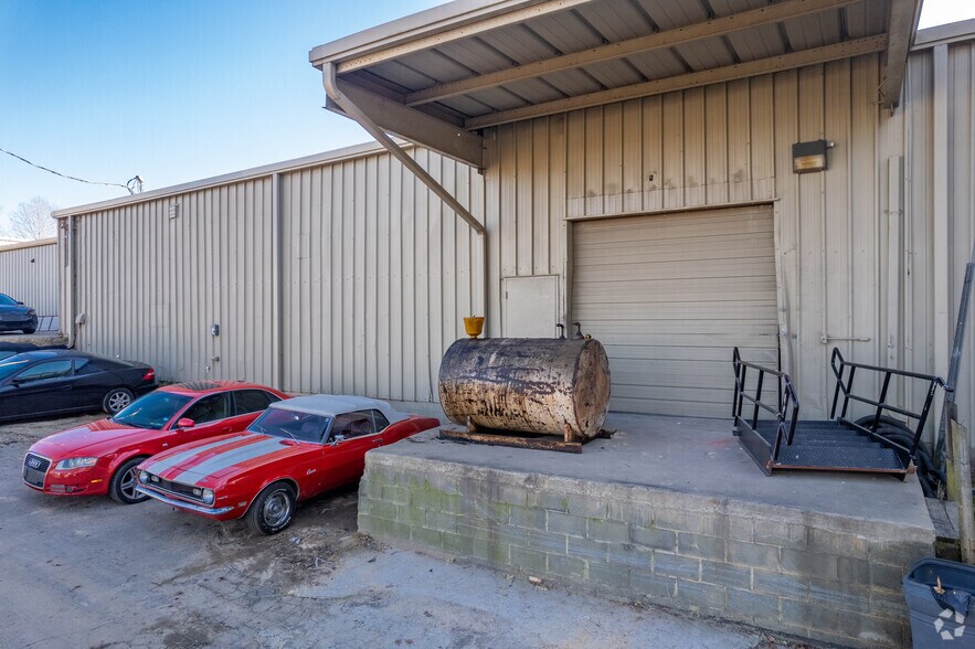 More Photos Of 5006 & 5008 New Bern Ave, Raleigh Showroom For Sale