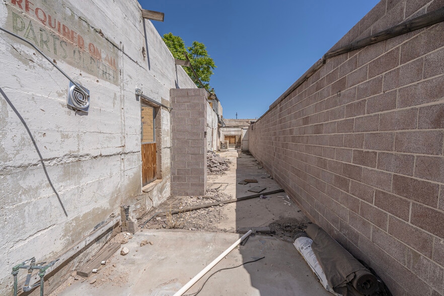 More Photos Of 232 E Beale St, Kingman Storefront For Sale