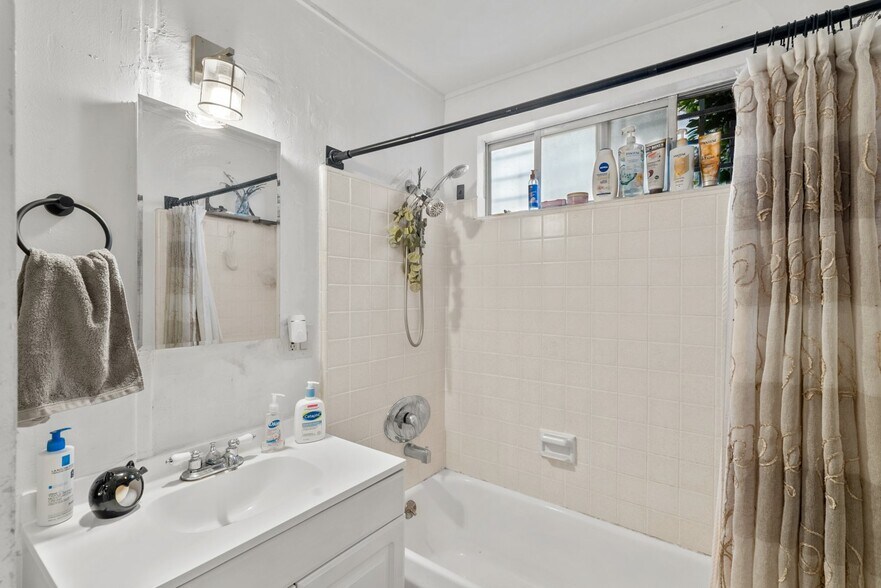 More Photos Of 7614 Mason Ave, Winnetka Multifamily For Sale