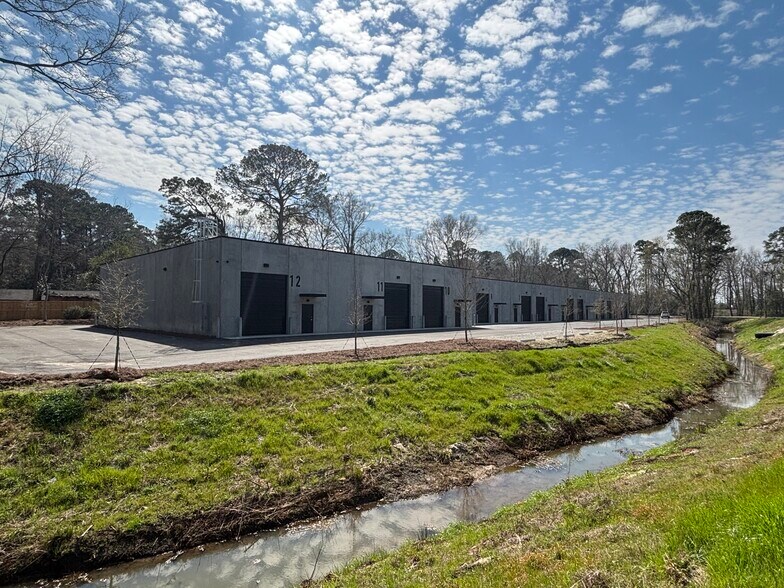 More Photos Of 6548 Ward Ave, Charleston Light Distribution For Lease