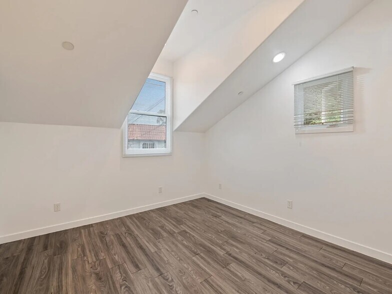 More Photos Of 1227 W 30th St, Los Angeles Apartments For Sale
