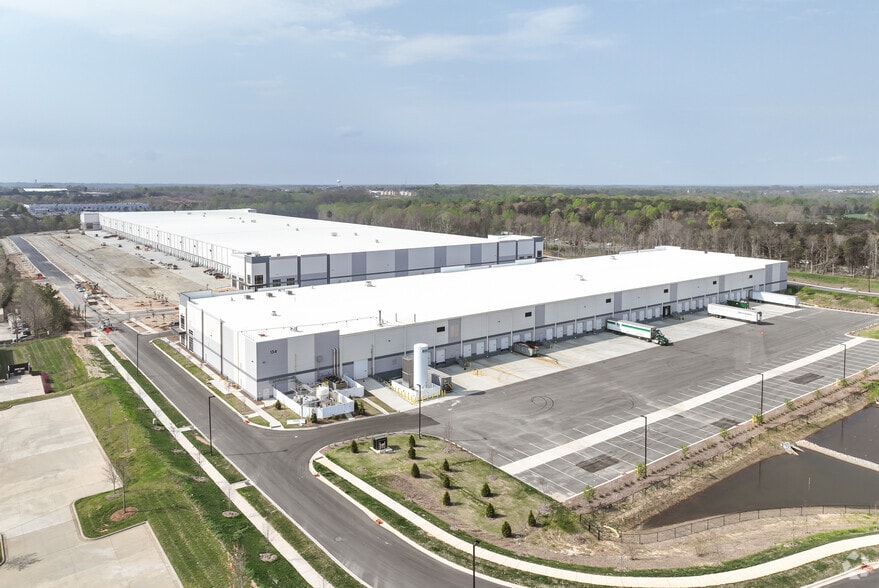 More Photos Of 142 Serviceberry Way, Mooresville Distribution For Lease