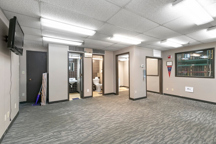 More Photos Of 3131 N I-10 Service Rd E, Metairie Office For Lease