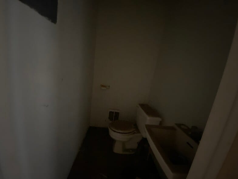 More Photos Of 25 Fremont St, Lysite General Retail For Sale