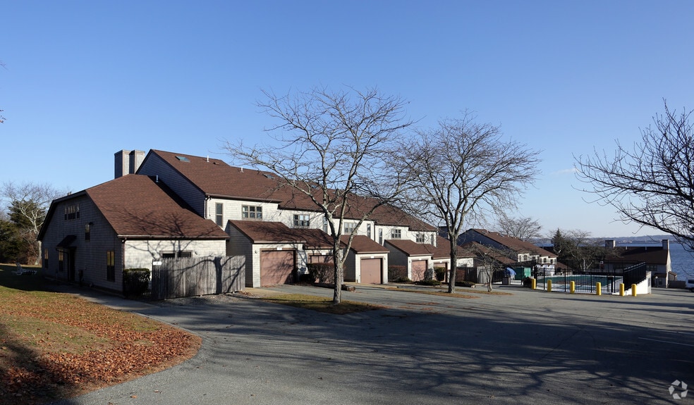 More Photos Of 150 Bay View Dr, Jamestown Hotel For Sale