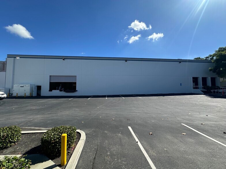 More Photos Of 15120-15200 Marquardt Ave, Santa Fe Springs Manufacturing For Lease
