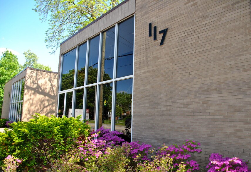 Primary Photo Of 117 E Palatine Rd, Palatine Unknown For Lease