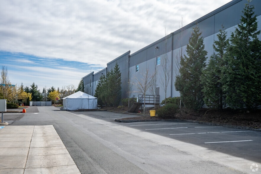 More Photos Of 6611 Associated Blvd, Everett Warehouse For Sale