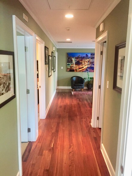 More Photos Of 2109 Forest Dr, Annapolis Showroom For Sale