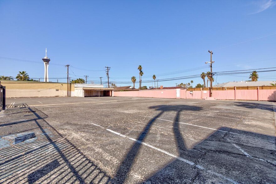 More Photos Of 872 E Sahara Ave, Las Vegas Medical For Lease
