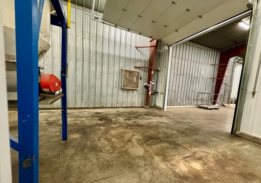 More Photos Of 3512 E Bench Rd, Dillon Manufacturing For Sale