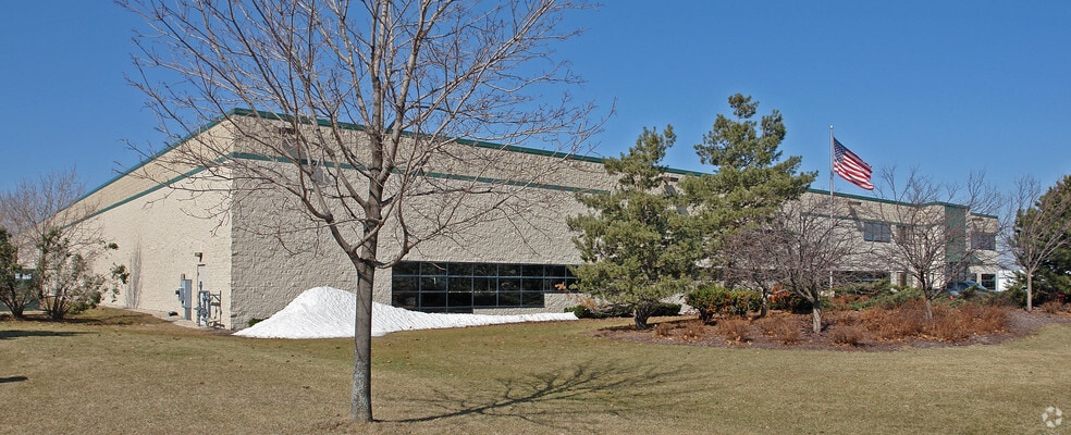 More Photos Of 2100 Airport Rd, Waukesha Distribution For Lease