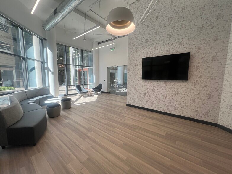 More Photos Of 2800 N Central Ave, Phoenix Office For Lease