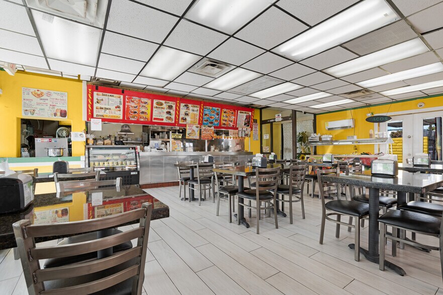 More Photos Of 6120 N 59th Ave, Glendale General Retail For Sale