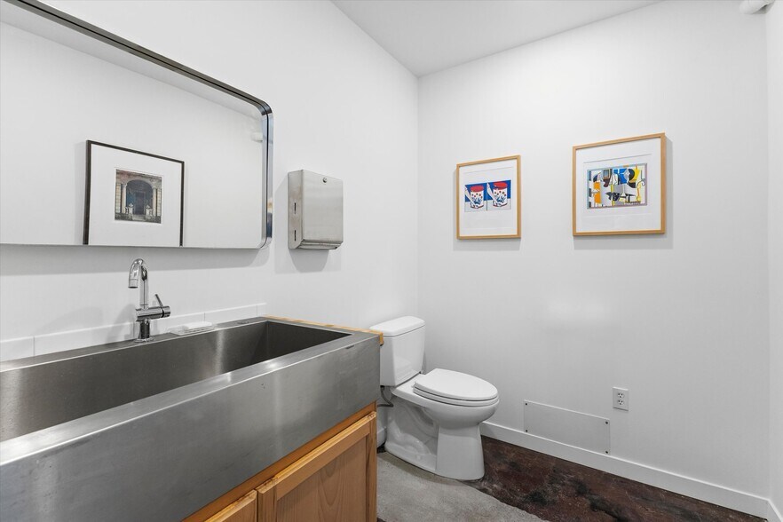More Photos Of 511 S 1st St, Mount Vernon General Retail For Sale
