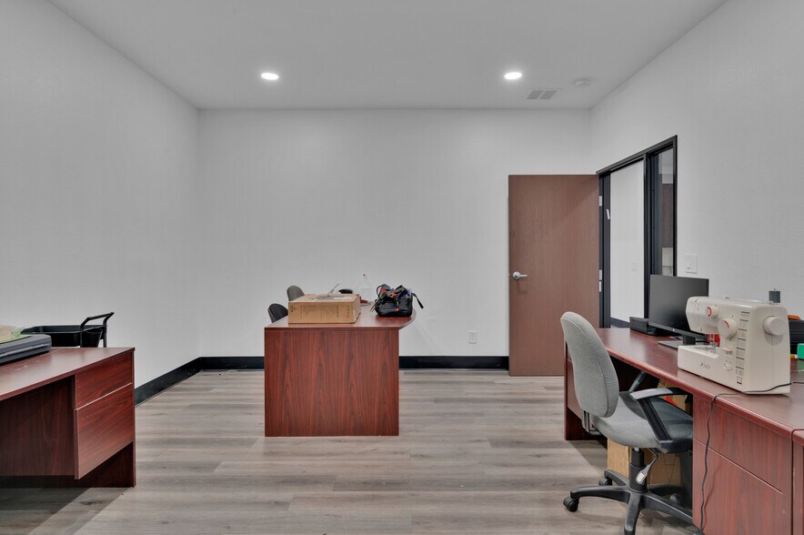 More Photos Of 23231 Vista Grande Dr, Laguna Hills Warehouse For Sale