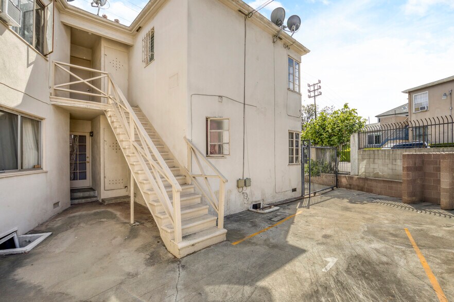 More Photos Of 1655 Carmona Ave, Los Angeles Multifamily For Sale