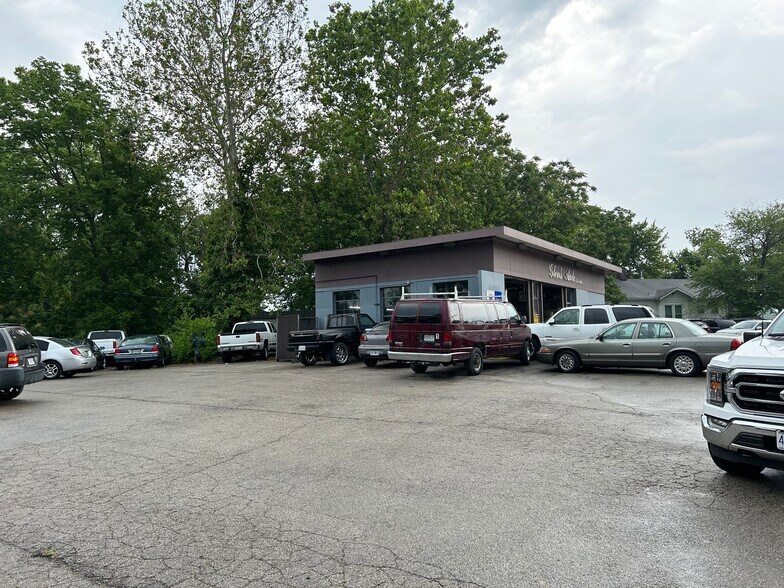 More Photos Of 9465 Midland Blvd, Overland Auto Repair For Sale