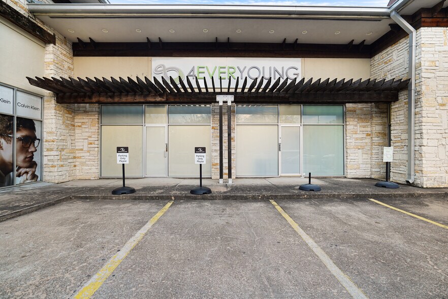 More Photos Of 550 Heights Blvd, Houston Freestanding For Lease